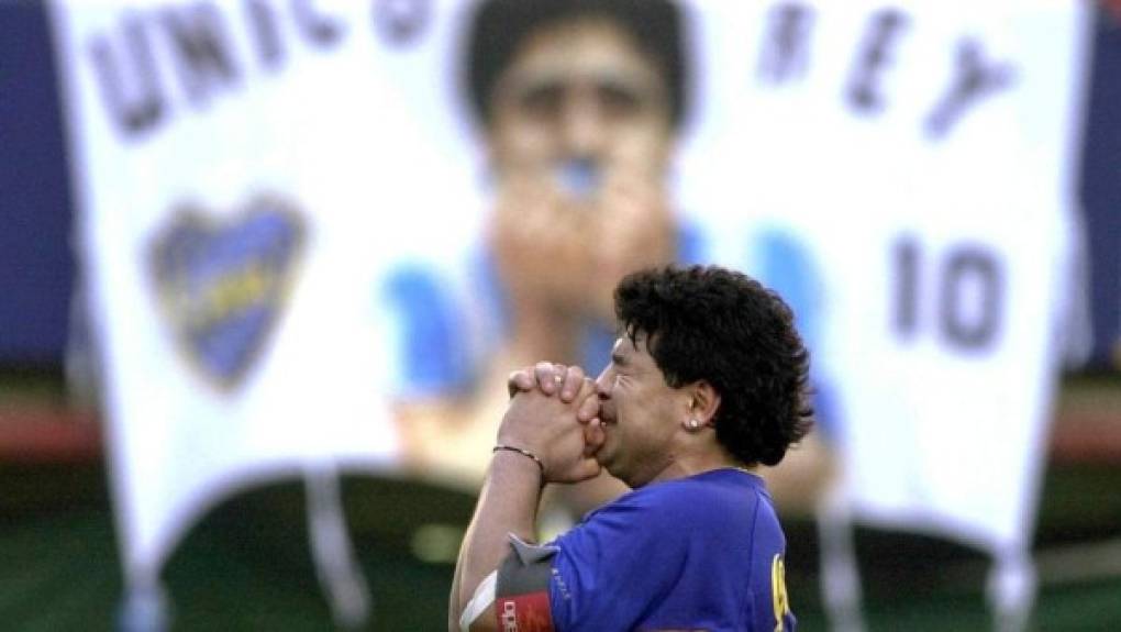'Yo me equivoqué y pagué, pero la pelota no se mancha', expresó Maradona en su partido despedida en 2001 en La Bombonera, la cancha de Boca Juniors.