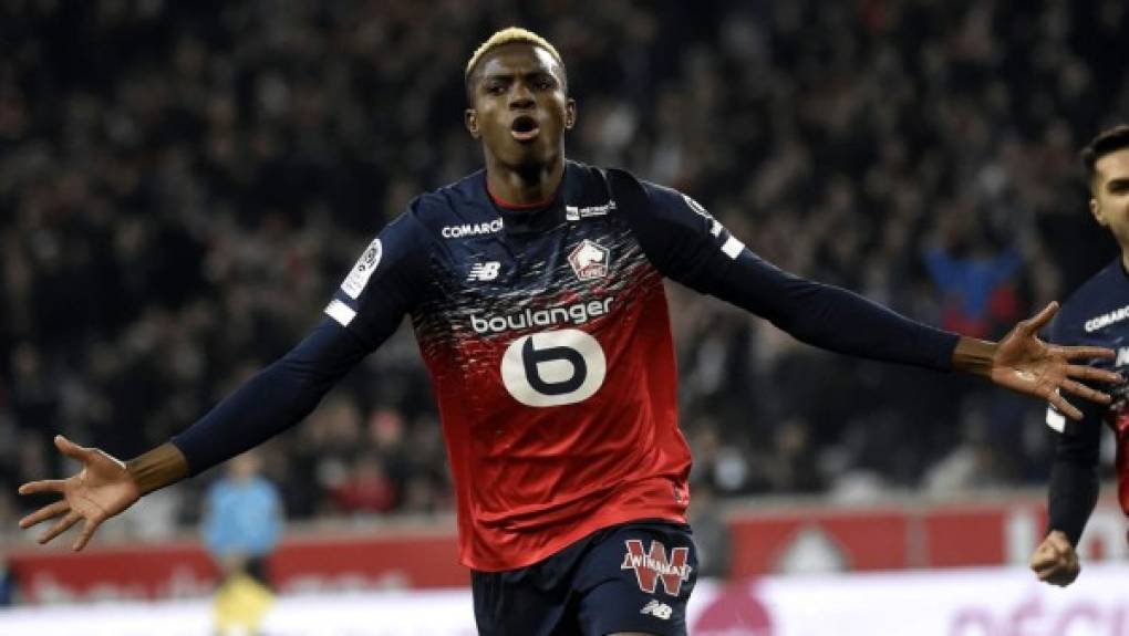 Según la Gazzetta dello Sport, el delantero nigeriano Victor Osimhen ha alcanzado un acuerdo con Aurelio De Laurentiis, presidente del Napoli, para fichar por el club italiano. Con el sí del jugador, ahora el dirgente tendrá que convencer al Lille, club dueño de su ficha. Preparan una oferta de 60 millones de euros.<br/><br/>Osimhen dijo que estaba entusiasmado con la ciudad y también parece que llegó a un acuerdo económico sobre cuál debería ser su salario. Se habla de un acuerdo entorno a los 2.5 millones por temporada durante los próximos cuatro años, así como una serie de bonos vinculados a los resultados.