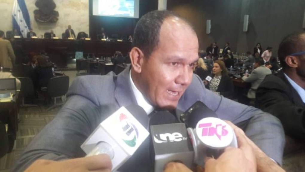 José Luis Cruz, diputado por Libre en Cortés, ha denunciado al partido por irregularidades. La plena desventaja que mantuvo no se modificó y tendrá que entregar su curul en 2022.