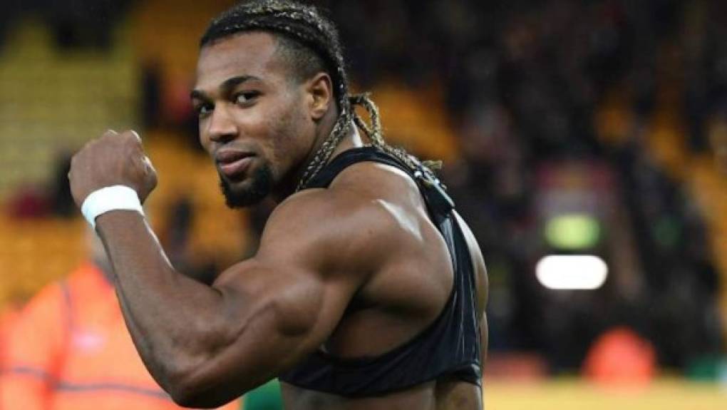 Imagen de 2019. Adama Traoré ya mostraba su musculatura siendo pieza importante en los Wolves. Con 178 centímetros de estatura, bien podría parecer un jugador de la NFL, pues sus anchuras se corresponden más con este deporte que con el balompié. Tanto es así que llegó a recibir alguna que otra oferta del fútbol americano para probar suerte allí, pero Traoré tenía claro que lo que quería era triunfar en el fútbol.