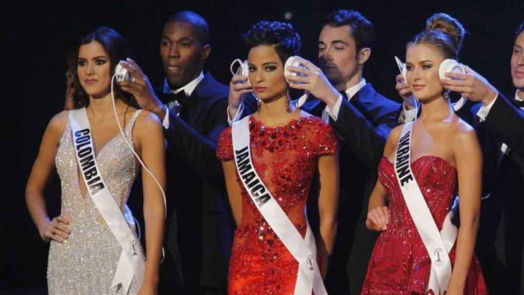 Paulina Vega al ser corona como la Miss Universo 2014 fue abucheada porque muchos esperan que la ganadora fuera Kaci Fennell.