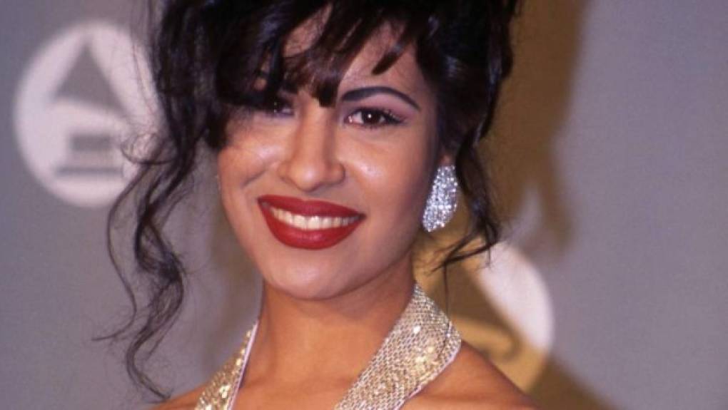 Selena Quintanilla nació en Corpus Christi en 1976. Su muerte no solo acabó con la carrera de Los Dinos, su grupo musical, además de su matrimonio formado clandestinamente con Chris Pérez, sino que también extinguió una carrera musical de una mujer que ha sido inspiración para otras grandes estrellas.