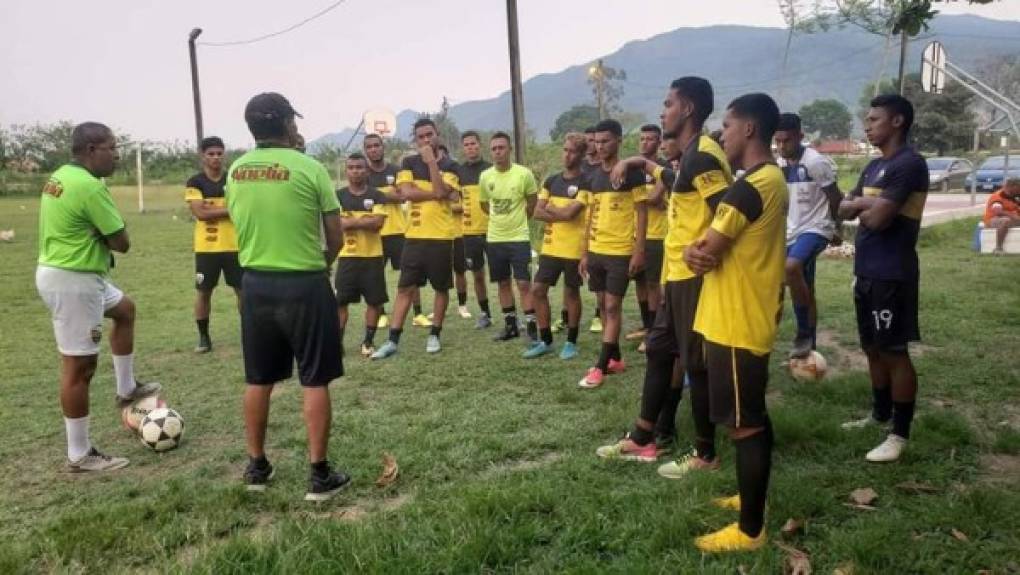 El Boca Júniors de Tocoa es dirigido por Hernán García, quien al inicio de esta temporada estuvo dirigiendoal Honduras Progreso. El club de Tocoa se enfrentará a las Delicias FC en cuartos de final.
