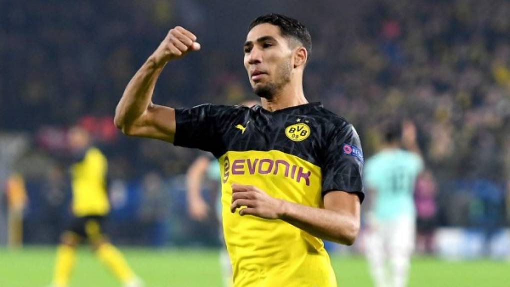 Según publica el diario alemán Bild, el Bayern Munich ha manifestado tener interés en Achraf Hakimi. El defensa marroquí que juega para el Borussia Dortmund pero que pertenece al Real Madrid , está firmando grandes actuaciones en la Bundesliga desde que llegó a Alemania.