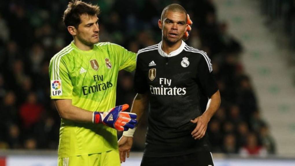 De llegar al Oporto, el defensor Pepe sería compañero de Iker Casillas, con quien compartió por varios años en el Real Madrid.