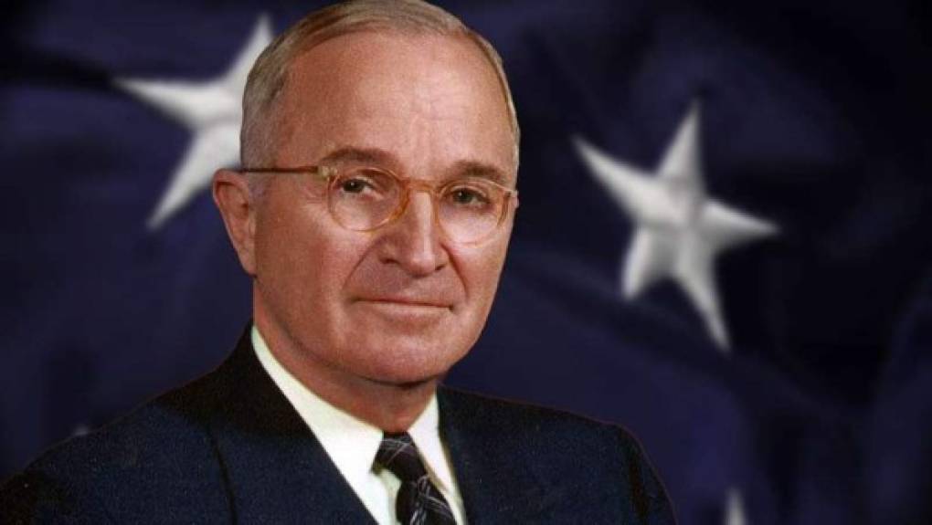 Harry Truman (1945-1953)<br/><br/>Para Morgan, Harry Truman fue uno de los mejores presidentes porque 'preservó el legado liberal del New Deal y lo amplió a través del compromiso a favor de los derechos civiles', además de que apoyó a gobiernos de Europa 'amenazados por la subversión comunista'.<br/><br/>Pero Eisenbach opinan que Truman comenzó la Guerra Fría entre Estados Unidos y la URSS, además señala que su gobierno interfirió en las elecciones países de Europa occidental como Alemania.