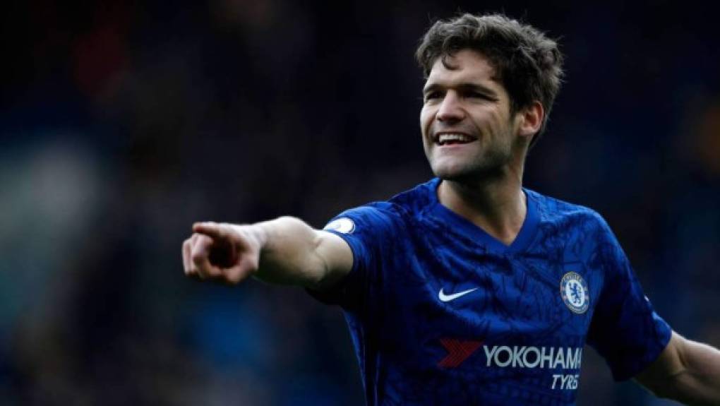 Marcos Alonso podría volver a la Liga Española. Informa el diario Estadio Deportivo que el lateral zurdo del Chelsea tendría casi asegurada su salida este verano del conjunto inglés. Y el equipo que estaría tras sus pasos sería el Sevilla, que buscaría suplir la baja de Sergio Reguilón que termina su contrato de cesión después de la Europa League y volvería al Real Madrid.