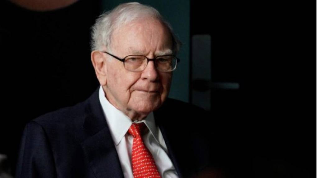 6 | Warren Buffett (Estados Unidos, 90 años de edad): El mítico CEO de Berkshire Hathaway se ha mantenido durante décadas en la lista de los máximos millonarios de la Tierra. Ahora, en el sexto lugar, su fortuna asciende a 108.7 billones de dólares.