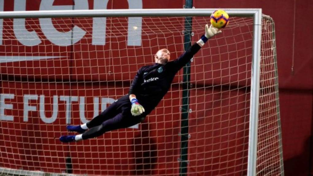 Según el diario ‘Daily Record’, el portero holandés Cillessen es uno de los nombres que maneja el Manchester United para reemplazar a David De Gea, que tiene previsto abandonar el club este verano. El guardameta ya anunció su salida del Barcelona ya que desea tener más minutos.