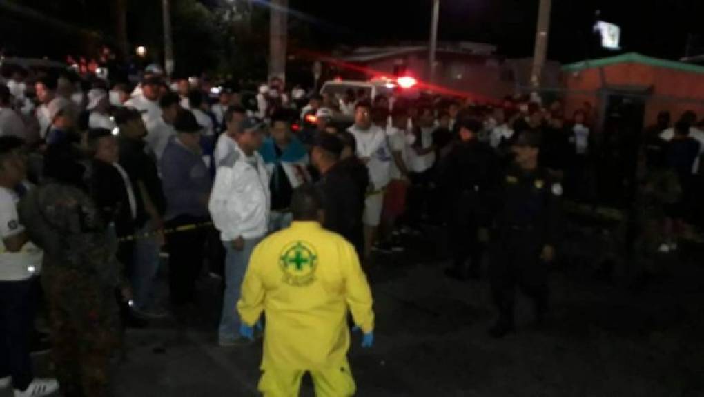 El partido entre Alianza y Olimpia por la semifinal de vuelta de la Copa Premier Centroamericana, había sido considerado de “alto riesgo” por el presidente del equipo local, Lisandro Pohl, quien determinó el no ingreso de aficionados rivales al Estadio Las Delicias.