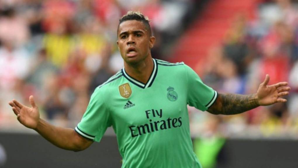 Mariano Díaz Mejía: El delantero de 26 años de edad dejaría al Real Madrid en enero del 2020.