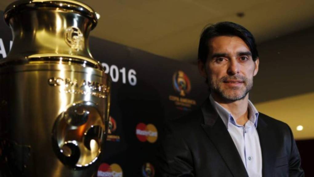 Roberto Ayala: El ex jugador argentino será el ayudante de campo en en el staff técnico de Scaloni en la selección de Argentina.