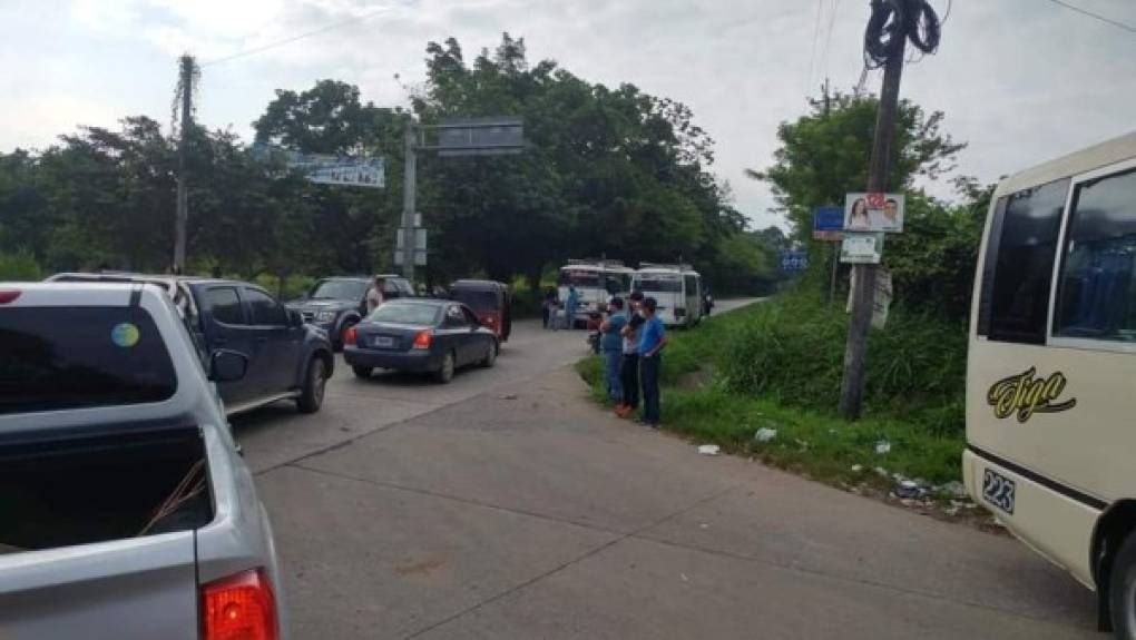 En la región de Peña Blanca, La Guama y El Mochito, unidades obstaculizan, desde las 5:00 am., las vías de acceso. Exigen que el Estado otorgue el bono de combustible y de matrícula vehicular que en 2020 acordó. Foto Cortesía: El Pulso