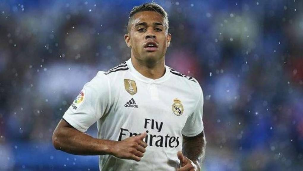 Mariano Díaz: El delantero ha señalado que desea seguir en el Real Madrid, pero en España informan que el atacante no entra en los planes del club madridista para la próxima campaña.