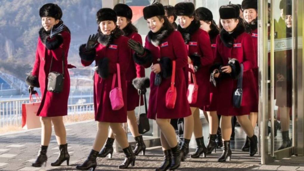 Kim Jong Un vuelve a causar polémica tras revelarse que habría retomado una de las tradiciones más oscuras del régimen norcoreano, un supuesto 'escuadrón del placer' para entretenimiento suyo y de los altos jerarcas de su Gobierno, según informaron medios británicos.