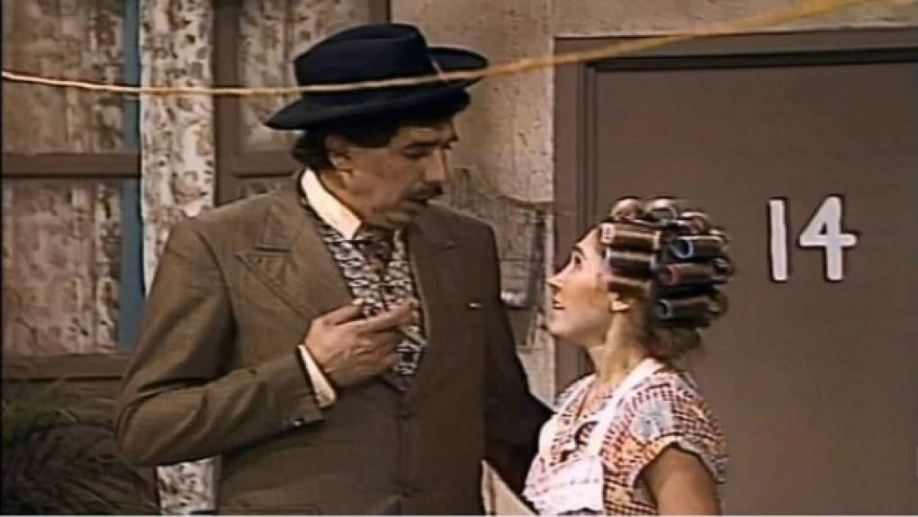 Doña Florinda y el señor Jirafales son un guiño a la lujuria y dejan a la imaginación retorcida sus tardes enteras encerrados y tomando tacitas de café.