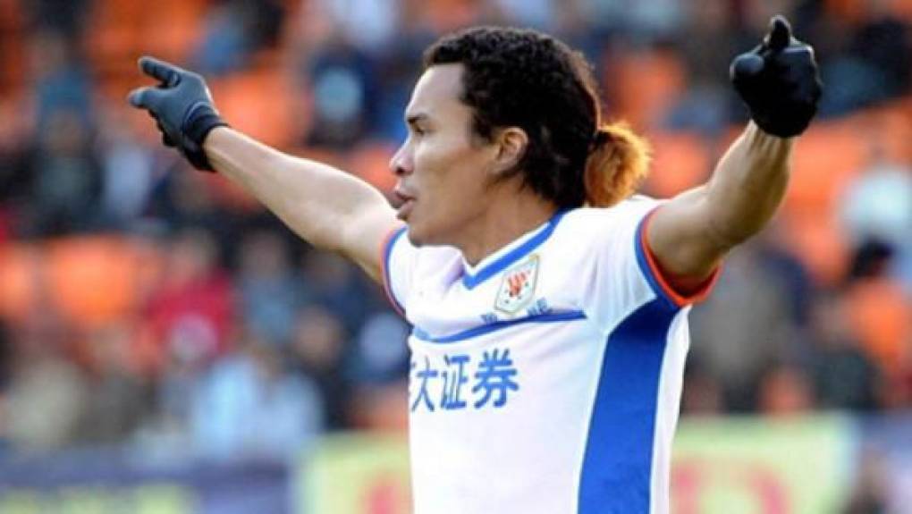 Rambo de León no se limitó y rompió fronteras y en 2010 se marchó a China para jugar en el Shandong Luneng.