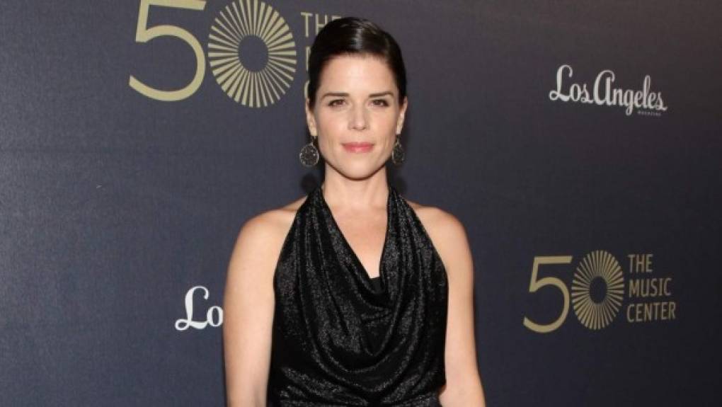 Neve Campbell: Coprotagonista de la serie de Netflix House of Cards, afirmó que volvería a Canadá (país donde nació) en caso de que Trump gane la presidencia. 'Honestamente, es terrorífico', opinó.