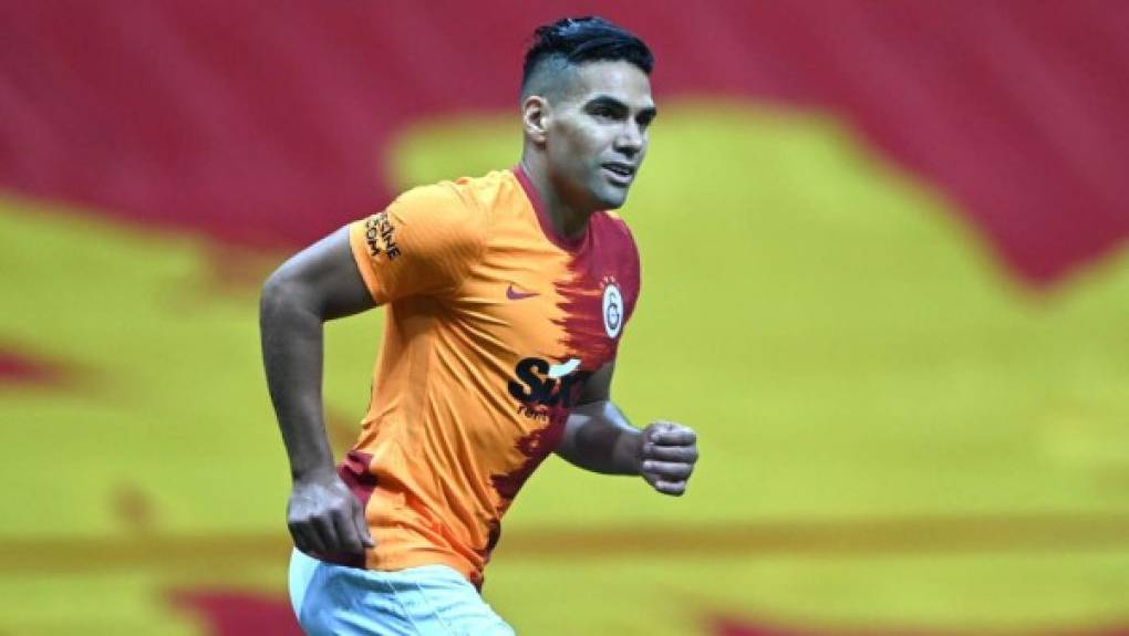 Según el diario turco Fotomac, el Galatasaray le habría pedido a Radamel Falcao que busque equipo en este mercado de invierno. El club no pondría problemas para darle salida y lo dejaría irse gratis con tal de ahorrarse su sueldo.<br/><br/>El 'Tigre' tendría sus días contados en Turquía a consecuencia de sus lesiones, que parecen haber colmado la paciencia del equipo, según informó la prensa otomana.