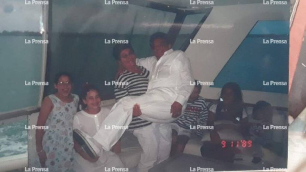 Hondureña muestra fotos inéditas de su vida como empleada de José José