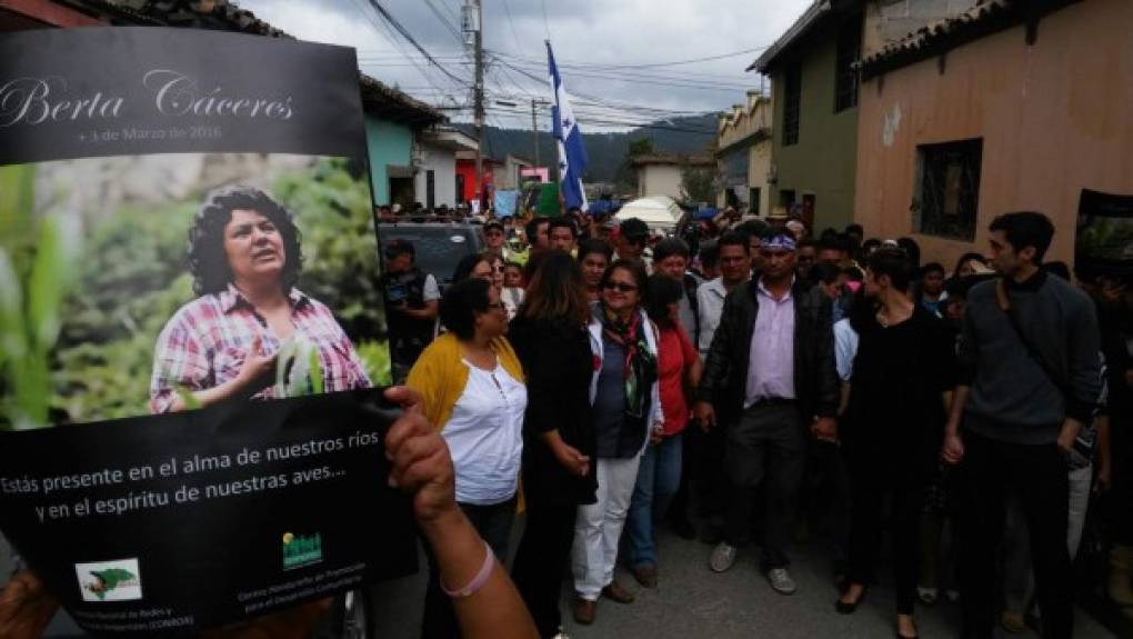 Miembros de diferentes organizaciones acompañaron a Cáceres.