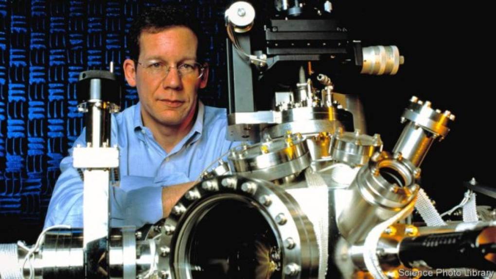 Charles Lieber fue el director del departamento de biología química de la Universidad Harvard, especializado en nanociencia entre los años 1991 y 2011.