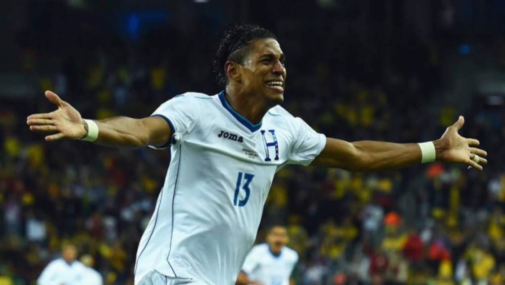 4. CARLO COSTLY. El delantero actualmente juega con el Olimpia. Registra 74 apariciones y 32 goles con la Selección de Honduras. Participó en el Mundial de Brasil 2014 y logró marcar un gol en el partido ante Ecuador.