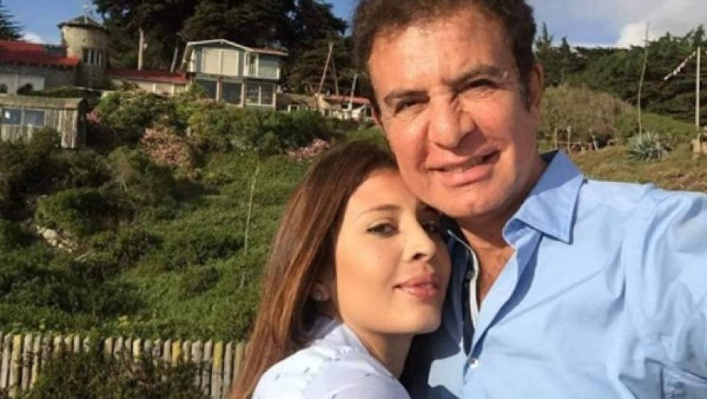 Salvador Nasralla e Iroshka: El periodista deportivo y su pareja son otro de los invitados de lujo a la boda de Carlo Costly y Karen Torres.