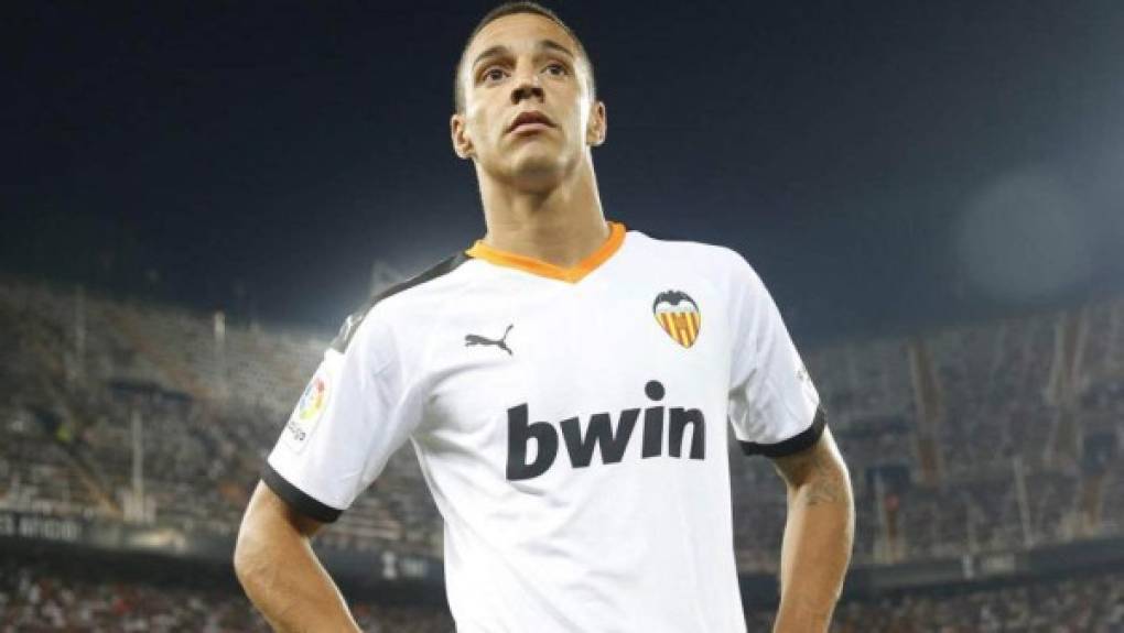 El delantero hispanobrasileño del Valencia, Rodrigo Moreno, estaría cerca de cerrar su traspaso al Atlético de Madrid. Ya tendrían todo arreglado con el jugador de 28 años. Sería un fichaje sorpresa por parte de los colchoneros.