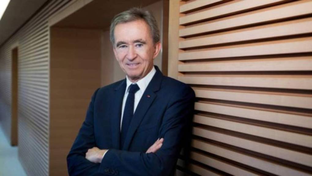 2 | Bernard Arnault (Francia, 72 años de edad): El hombre de negocios francés es propietario del grupo LVMH (Moët, Hennessy y Louis Vuitton). Su fortuna es de 189.1 billones de dólares.