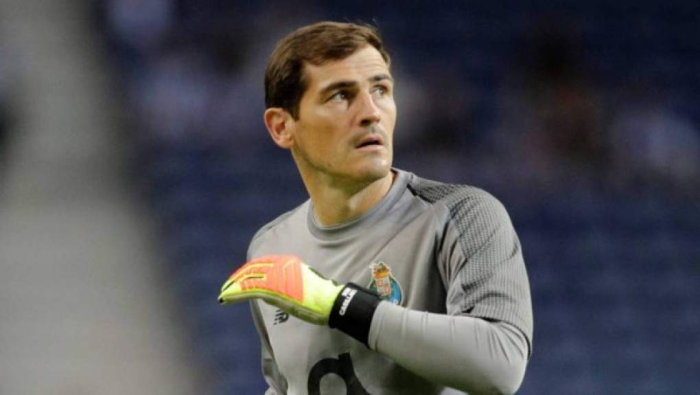 Iker Casillas: El portero español fue elegido como el mejor portero de la década. Su nombramiento ha sido polémico ya que muchos consideran que no debió de estar.