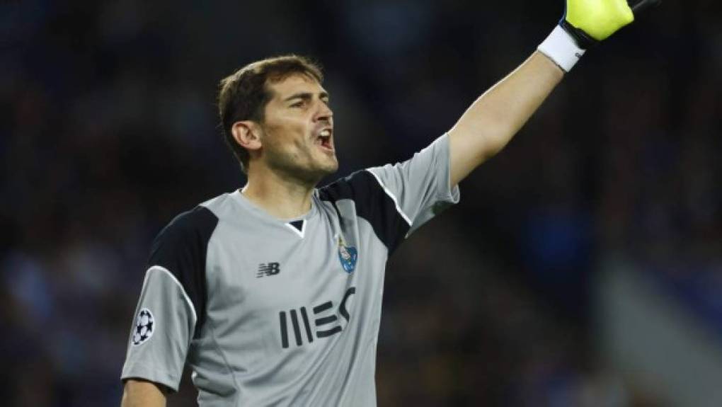 Según Radio Kiss Kiss Napoli, el club italiano habría recibido un ofrecimiento para hacerse con Iker Casillas. La prioridad del portero del Porto es jugar competición europea y, a pesar de las múltiples ofertas recibidas desde España, por su cabeza no pasa volver a la Liga Española.