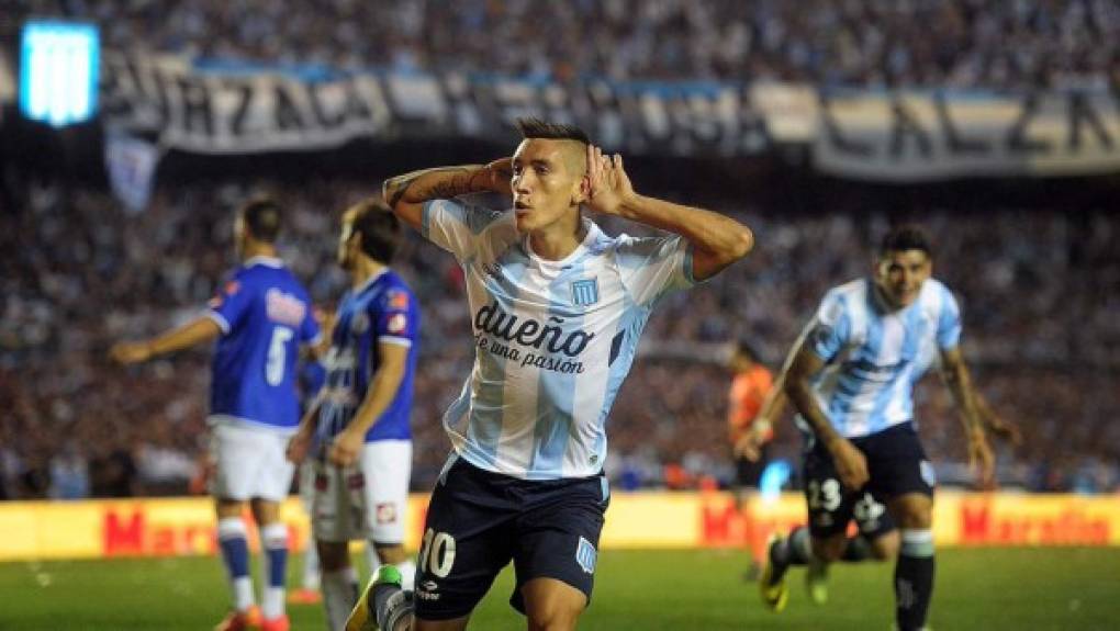 Ricardo Centurión: El polémico delantero argentino podría dejar Racing para militar en la Liga MX, específicamente con los Diablos Rojos del Toluca: 'El Toluca es una opción. Estoy analizando porque me pidió Ricardo La Volpe, ya hablé con Fernando Tobio que está allá para saber un poco más cómo es todo', dijo en entrevista con Fox Sports.