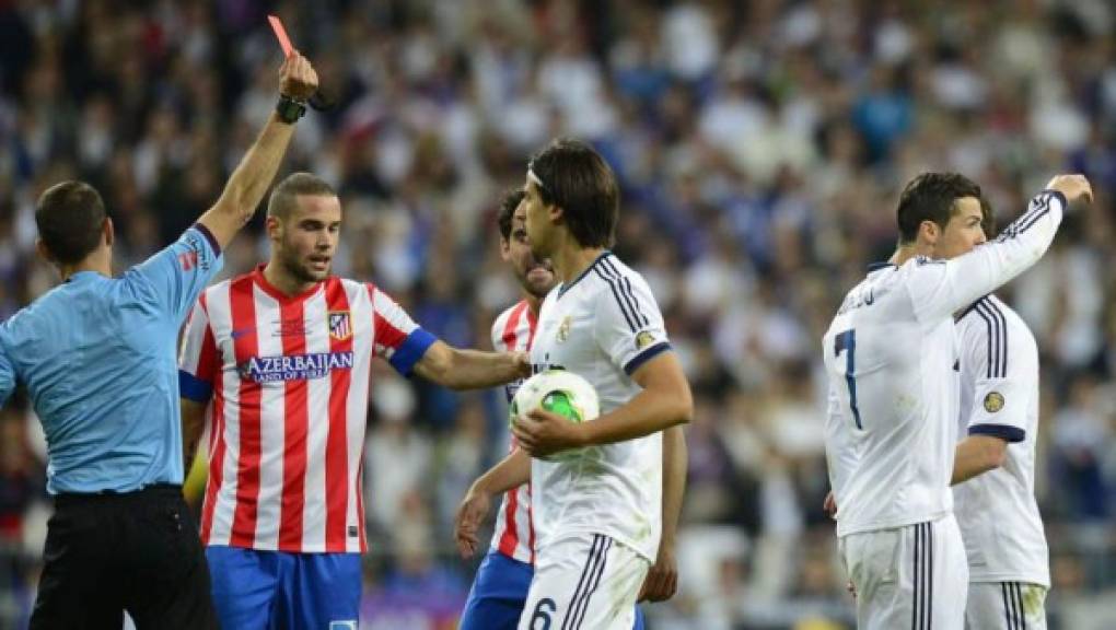 Real Madrid-Atlético de Madrid (17 de mayo de 2013) - Cristiano Ronaldo recibió la tarjeta roja directa tras una agresión a Gabi durante la final de la Copa del Rey de 2013.