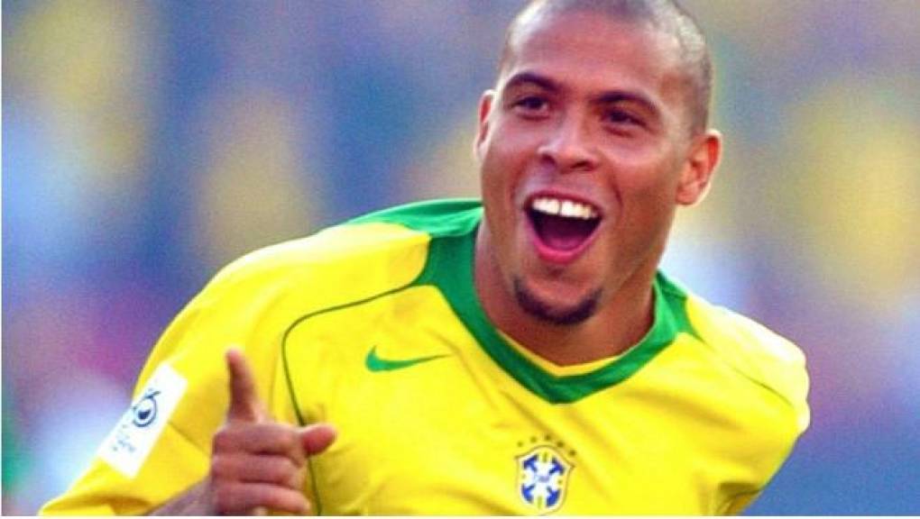 El brasileño Ronaldo anotó 15 goles en los mundiales. El fenómeno disputó tres mundiales (1998, 2002 y 2006)