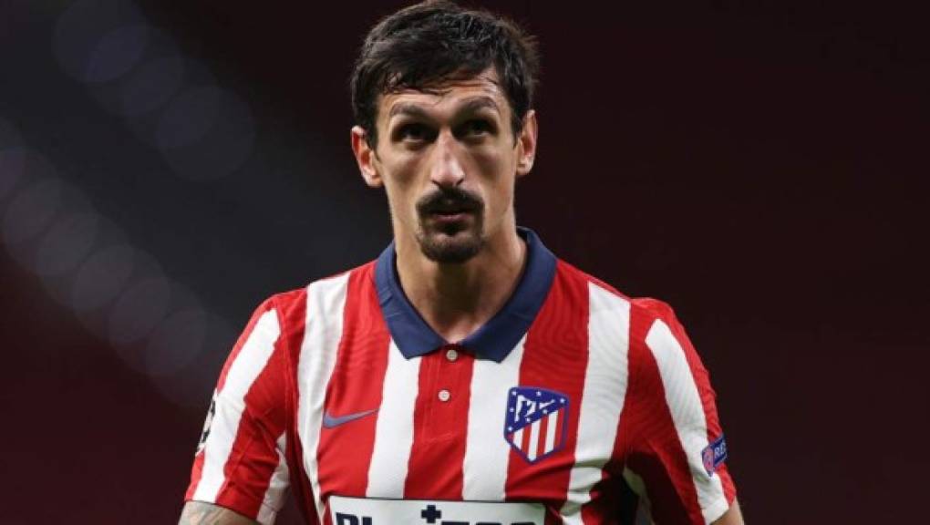 Stefan Savić: Defensor central. Estará en la zona defensiva de los colchoneros.