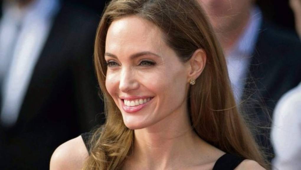 Angelina Jolie, expareja de Brad Pitt, famosa por sus apariciones en 'Maléfica', 'Lara Croft', 'Agente Salt' y 'Sr. y Sra. Smith', tampoco le interesan las redes sociales. En una entrevista para la Revista Instyle dijo que la era digital le causaba miedo.