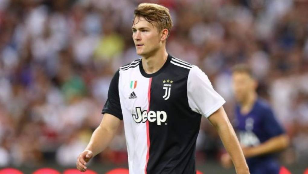 Según publica el 'The Sun' el central holandés Matthijs de Ligt, que la temporada pasada estuvo muy cerca de firmar por el Barcelona aunque finalmente se decidió por la Juventus, podría estar valorando salir de Turín y su destino preferido sería el club azulgrana.