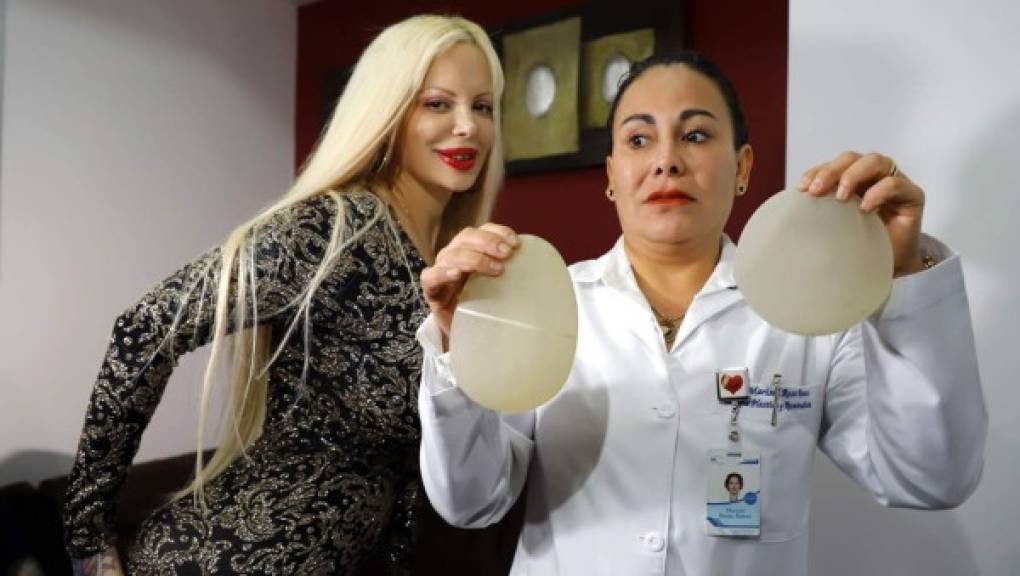 Sabrina Sabrok cambiará sus actuales implantes de 300 gramos por unos de 650 en cada glúteo, aunque si se puede, de una vez se pondrá los de 800 gramos, aseveró en la misma entrevista.