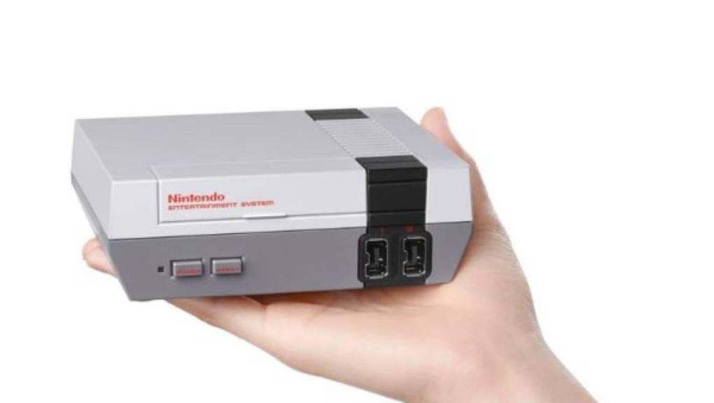 EL REGRESO DE LAS CONSOLAS RETRO<br/>Nintendo, Sega y Sony pusieron de moda el estilo retro con las versiones miniatura de sus clásicas consolas de videojuegos e hicieron que nombres como NES, Dreamcast y PlayStation Classic, volviera a estar vigentes, para nostalgia de muchos.