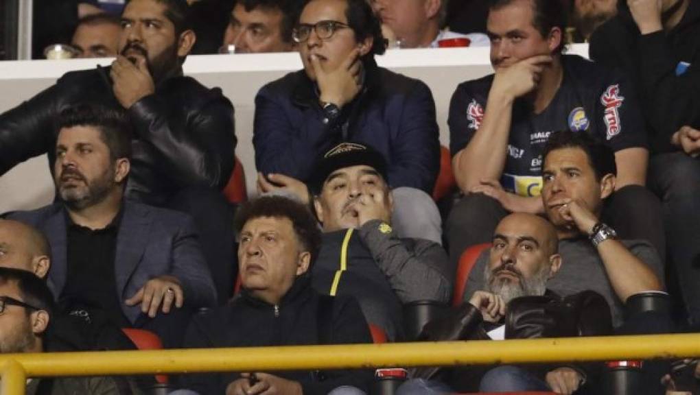 Desde el palco, Diego Maradona vivió una montaña rusa de emociones.