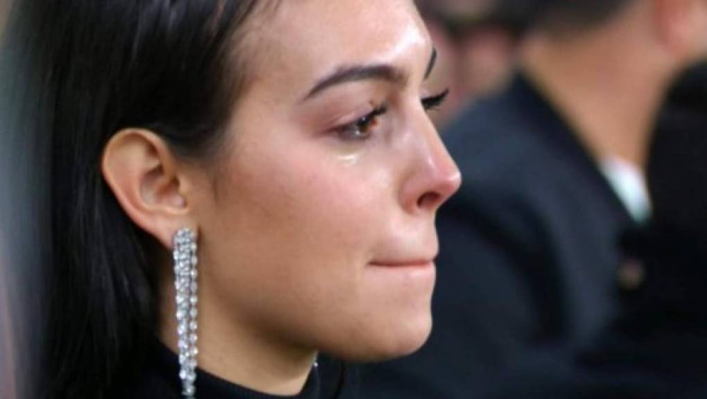 Georgina Rodríguez, pareja de Cristiano Ronaldo, se emocionó con la tremenda actuación del delantero de la Juventus consiguiendo un hat-trick en la vuelta de los octavos de final de la Champions.