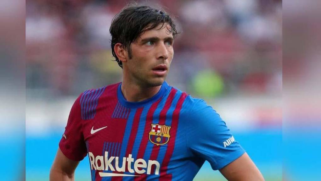 Sergi Roberto: El experimentado jugador español es otro de los que no seguiría en el Barcelona por orden de Xavi. 