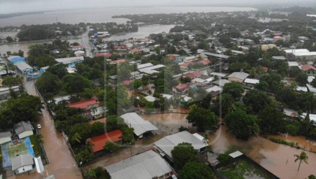 En las imágenes captadas por el equipo de Diario La Prensa se observa hasta la magnitud de las inundaciones.