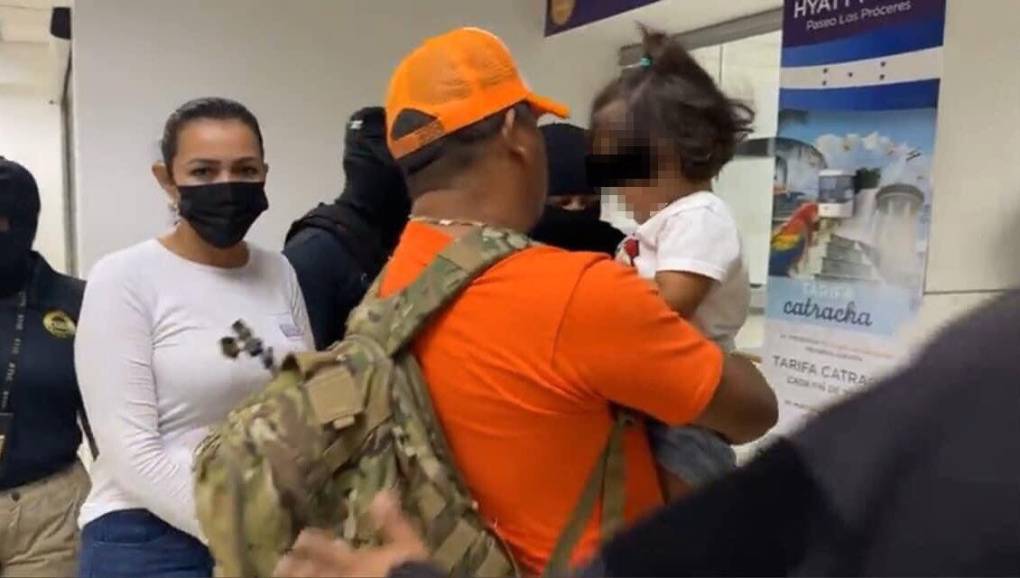 Sorprendido con su hija en brazos: así capturó la Atic a presidenciable Santos Orellana