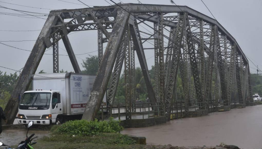 Las fuertes lluvias han provocado inundaciones y crecidas de varios ríos que amenazan varios municipios del norte de Honduras.