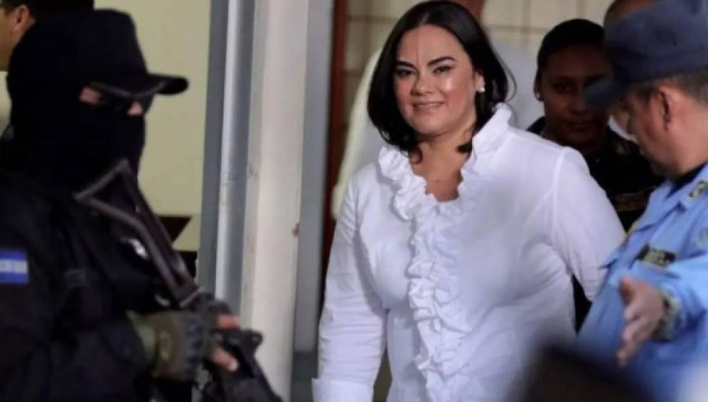 “A mí me ´enchacharon´, me pusieron grilletes y no estoy llorando”: Rosa Elena de Lobo