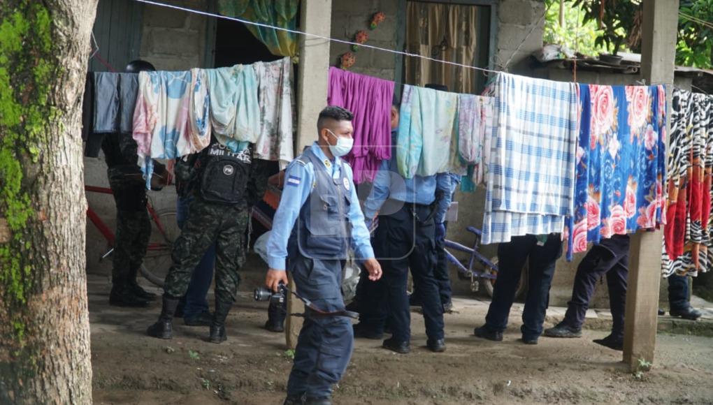 A machetazos y balazos matan a dos jóvenes en Chamelecón