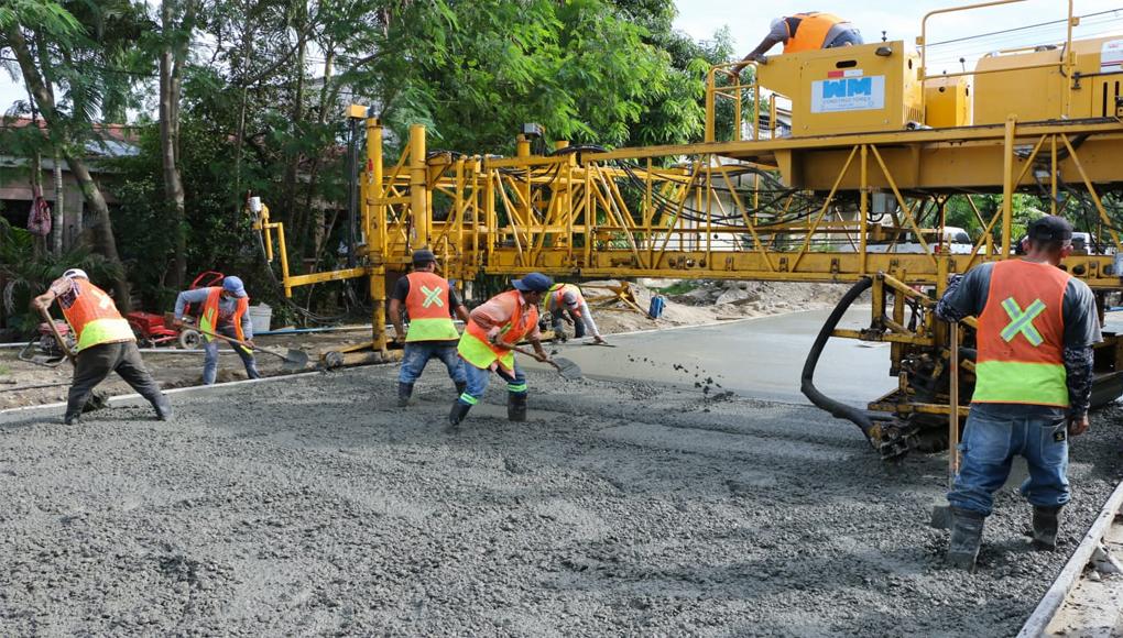 Avanza pavimentación de vías internas de las colonias San Luis y La Unión