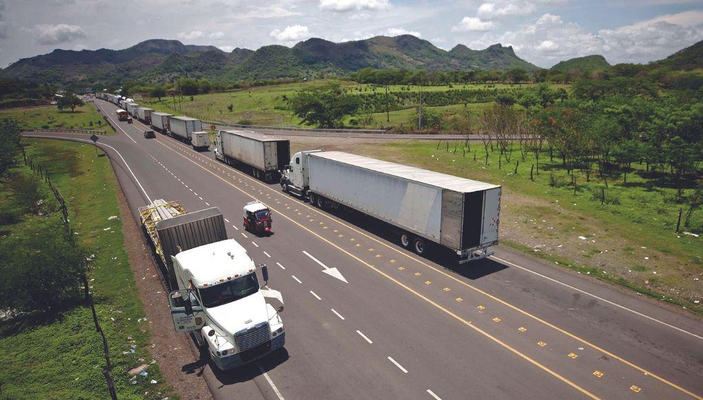 Un efecto cucaracha puede ocurrir tras decretarse un estado de excepción en El Salvador para capturar pandilleros. Analistas recomiendan reforzar la frontera.